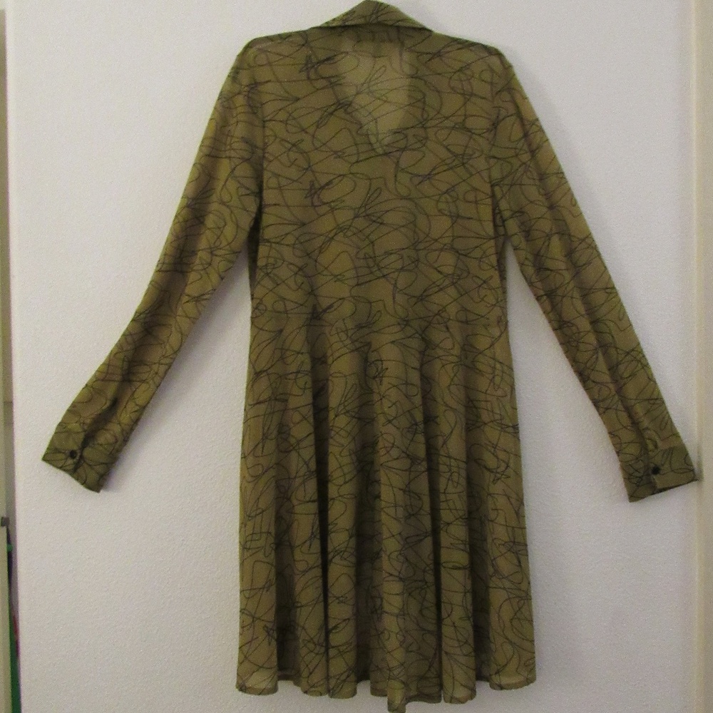 Sheer floaty topper with high/low hem - Picture 2 of 12